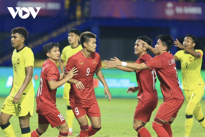 Những diễn biến điên rồ giúp U22 Việt Nam giành vé sớm vào bán kết SEA Games 32 - Ảnh 4.