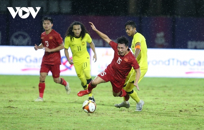 Những diễn biến điên rồ giúp U22 Việt Nam giành vé sớm vào bán kết SEA Games 32 - Ảnh 13.