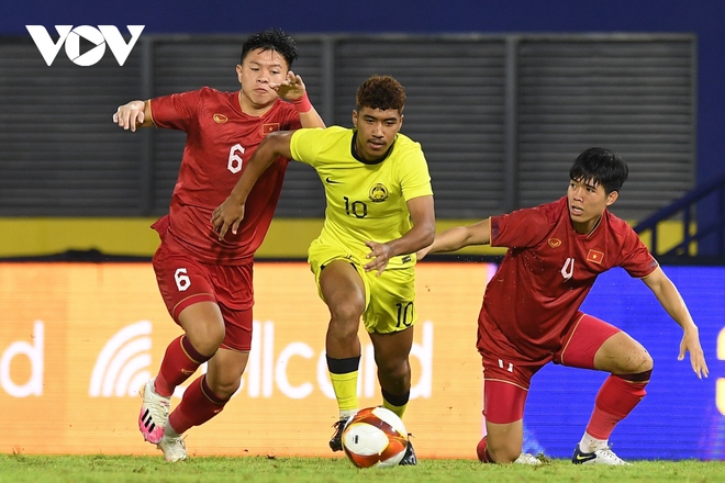 Những diễn biến điên rồ giúp U22 Việt Nam giành vé sớm vào bán kết SEA Games 32 - Ảnh 10.