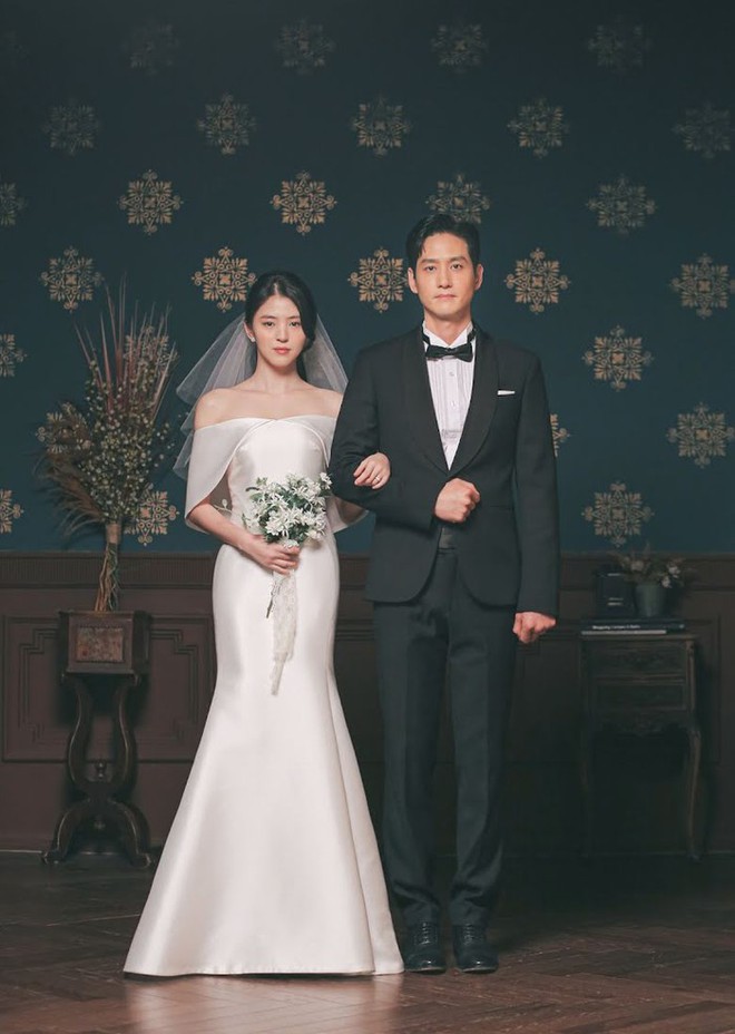 Cùng diện váy cưới: Song Hye Kyo ưa truyền thống, Han So Hee mới mẻ - Ảnh 4.
