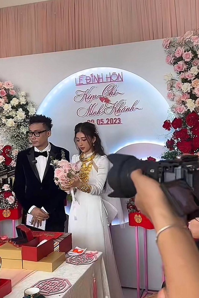 Cô dâu Bến Tre được mẹ chồng trao 18 cây vàng, hẹn 3 năm nữa mới tổ chức lễ cưới - Ảnh 2. Cô dâu Bến Tre được mẹ chồng trao 18 cây vàng, hẹn 3 năm nữa mới tổ chức lễ cưới - Ảnh 2.