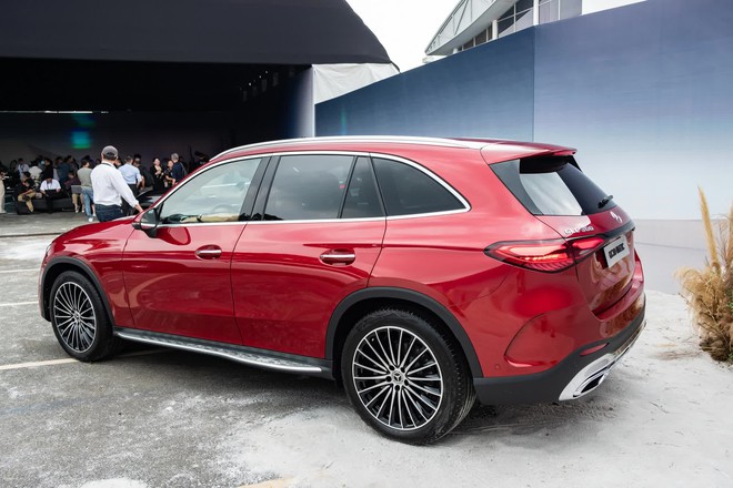 Tôi ngồi thử 2 bản Mercedes GLC 2023 vừa ra mắt Việt Nam: Cách âm tốt hơn hẳn bản cũ, có chi tiết rất hay với giá cao nhất 2,8 tỷ đồng - Ảnh 14.