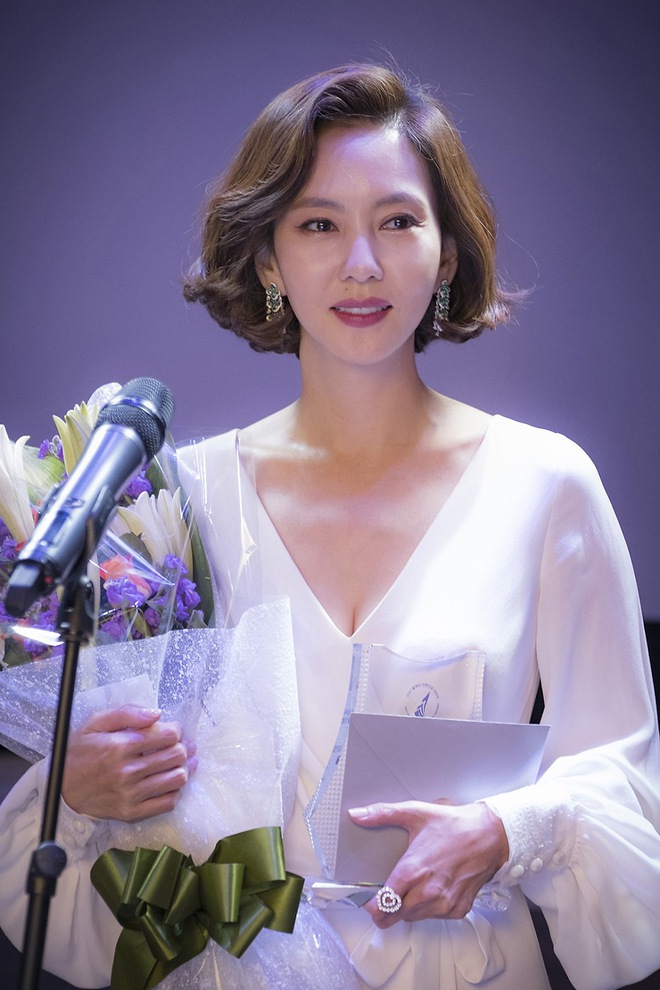 Mỹ nhân hơn Cha Eun Woo 26 tuổi ở phim mới: Biểu tượng dao kéo lừng danh tái xuất sau 5 năm ở ẩn  - Ảnh 4.
