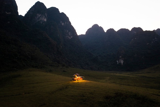 Điểm dã ngoại hoang sơ gần Hà Nội đang được nhiều gia đình tìm đến để đổi gió gần gũi thiên nhiên - Ảnh 2.