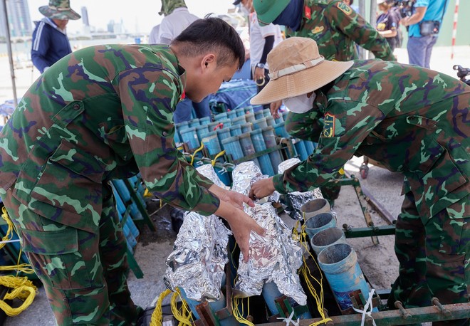 Chiêm ngưỡng trận địa pháo hoa của chủ nhà Đà Nẵng trước giờ khai hỏa - Ảnh 4.