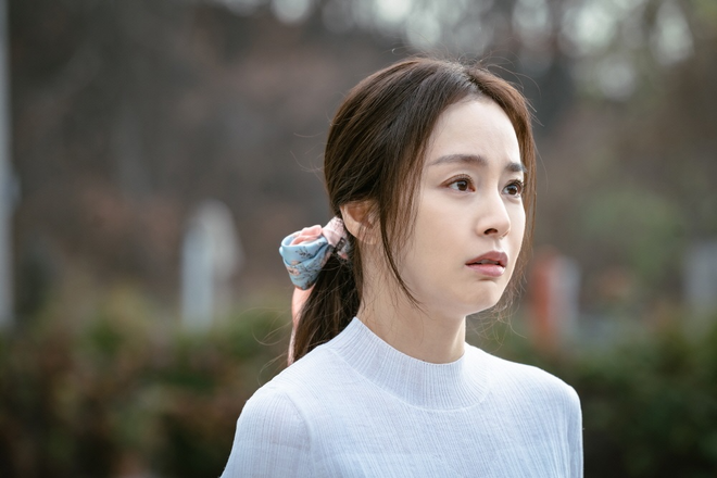 Bất ngờ nhan sắc tuổi 43 của Kim Tae Hee khi để mặt mộc trên phim - Ảnh 1.