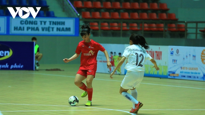 Hot girl ĐT nữ Việt Nam tỏa sáng ngày khai mạc giải Futsal nữ VĐQG 2023 - Ảnh 4.