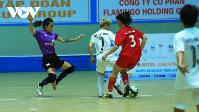 Hot girl ĐT nữ Việt Nam tỏa sáng ngày khai mạc giải Futsal nữ VĐQG 2023 - Ảnh 2.