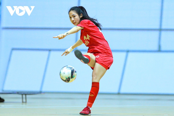 Hot girl ĐT nữ Việt Nam tỏa sáng ngày khai mạc giải Futsal nữ VĐQG 2023 - Ảnh 8.