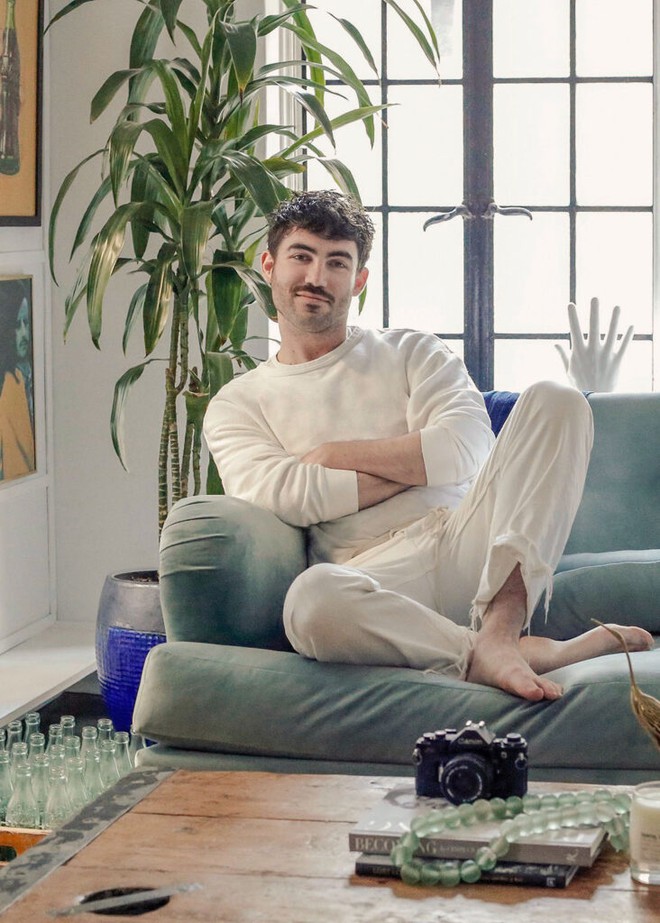 Mua chiếc ghế cũ gi&aacute; 1 triệu, anh ch&agrave;ng b&aacute;n lại với gi&aacute; 2,5 tỷ: B&iacute; mật nằm ở đ&acirc;u? - Ảnh 2.