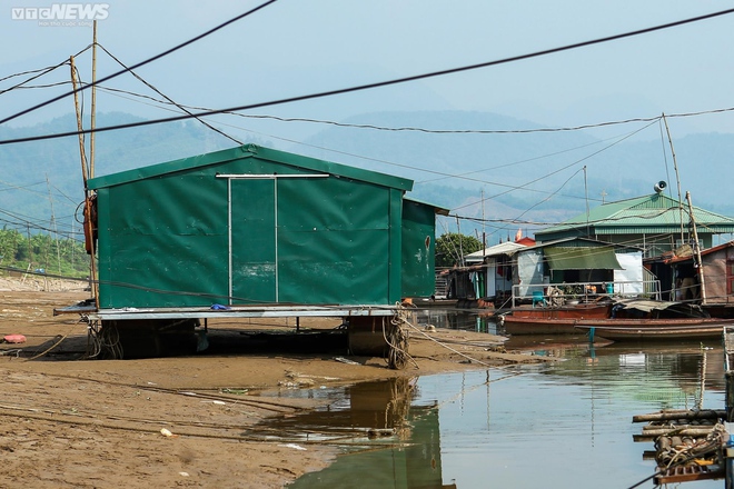 Từ thời cha sinh mẹ đẻ, đây là lần thứ 2 tôi đi bộ được dưới đáy sông Đà - Ảnh 6.