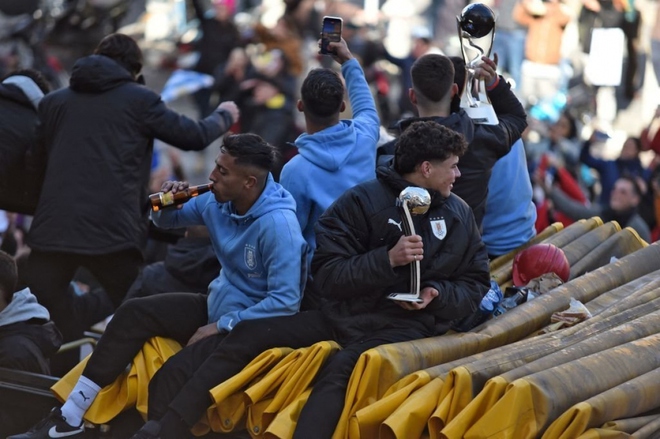 Biển người tại Uruguay chào đón nhà vô địch U20 World Cup 2023 - Ảnh 10.