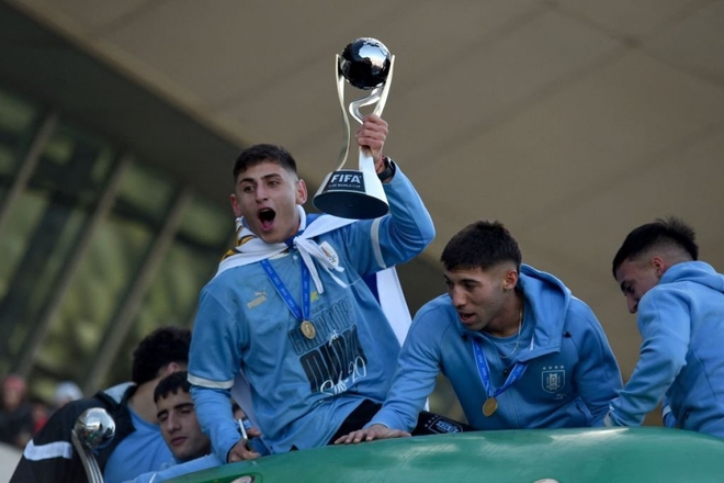 Biển người tại Uruguay ch&agrave;o đ&oacute;n nh&agrave; v&ocirc; địch U20 World Cup 2023 - Ảnh 1.
