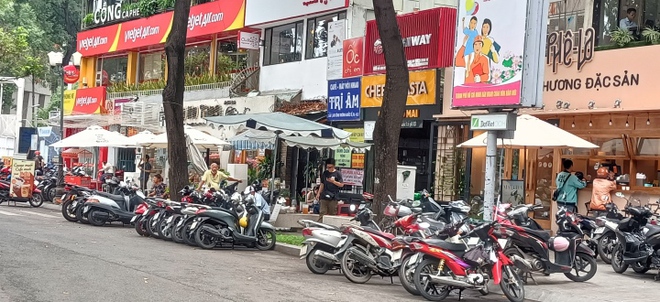 Sở GTVT TP.HCM đề xuất ph&iacute; thu&ecirc; l&ograve;ng đường, vỉa h&egrave; 50 - 350 ngh&igrave;n đồng/th&aacute;ng - Ảnh 1.