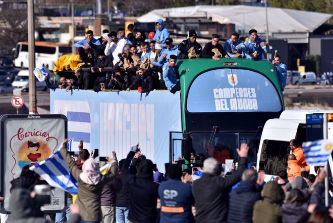 Biển người tại Uruguay chào đón nhà vô địch U20 World Cup 2023 - Ảnh 9.