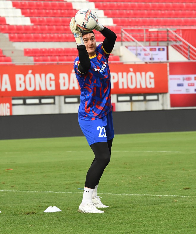 HLV yêu cầu các thủ môn ĐT Việt Nam học theo Văn Lâm - Ảnh 2.