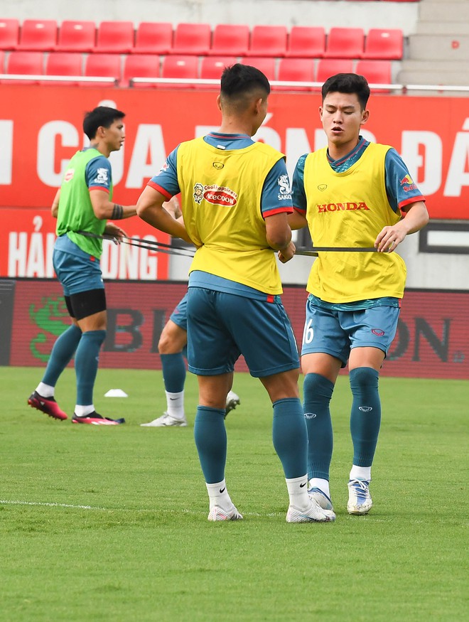 HLV yêu cầu các thủ môn ĐT Việt Nam học theo Văn Lâm - Ảnh 9.