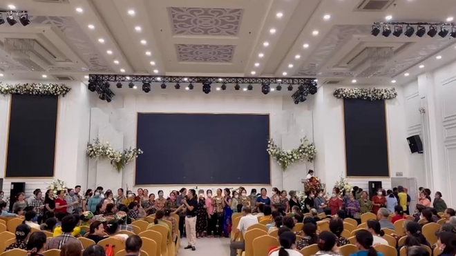 Chi&ecirc;u tr&ograve; tặng qu&agrave; miễn ph&iacute; giăng bẫy người gi&agrave; - Ảnh 2.