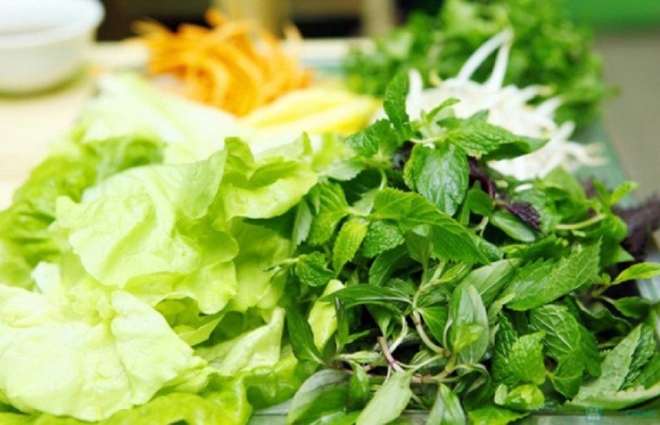 Những m&oacute;n ăn c&oacute; thể truyền nhiễm k&yacute; sinh tr&ugrave;ng cho người - Ảnh 3.