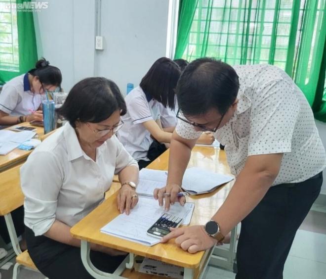 Th&iacute; sinh 64 tuổi dự thi tốt nghiệp THPT - Ảnh 2.