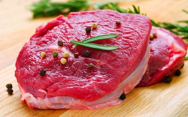 Những m&oacute;n ăn c&oacute; thể truyền nhiễm k&yacute; sinh tr&ugrave;ng cho người - Ảnh 1.