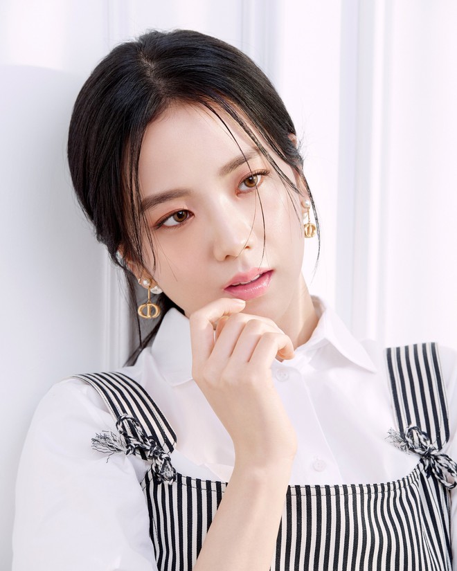 Nhan sắc Jisoo có gì thay đổi so với hồi mới debut cách đây 7 năm? - Ảnh 12.