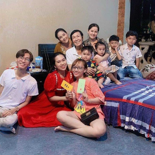 Những gi&acirc;y ph&uacute;t hạnh ph&uacute;c trước đ&acirc;y của NSƯT Vũ Linh b&ecirc;n con ch&aacute;u trong gia đ&igrave;nh - Ảnh 7.