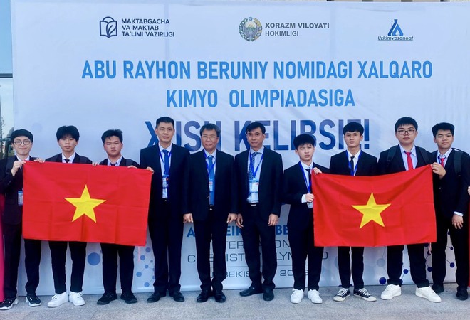 4 học sinh Việt Nam giành huy chương vàng Olympic Hoá học quốc tế - Ảnh 1.