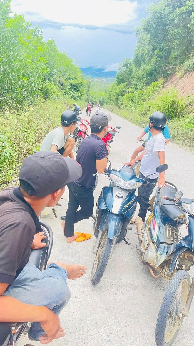 Chồng 30 tuổi treo cổ chết để lại 2 con nhỏ, vợ sắp sinh đ&ocirc;i - Ảnh 1.