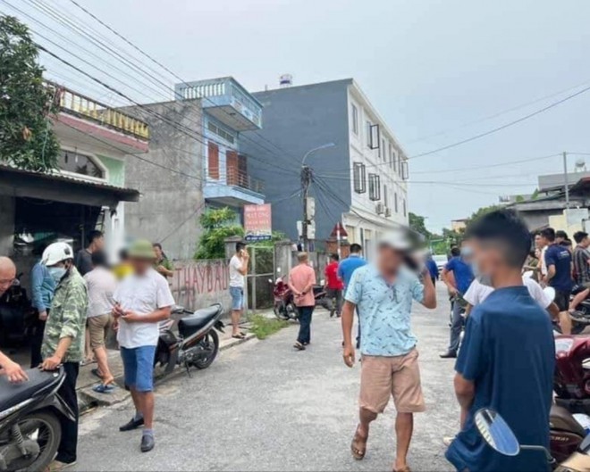 Nam thanh ni&ecirc;n tử vong, b&ecirc;n cạnh c&oacute; dụng cụ giống k&iacute;ch điện - Ảnh 1.