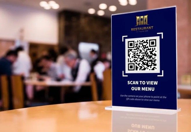 Qu&eacute;t m&atilde; QR, d&ugrave;ng WiFi hay sạc điện thoại nơi c&ocirc;ng cộng sẽ bị mất sạch tiền: Chuy&ecirc;n gia tiết lộ sự thật bất ngờ - Ảnh 2.