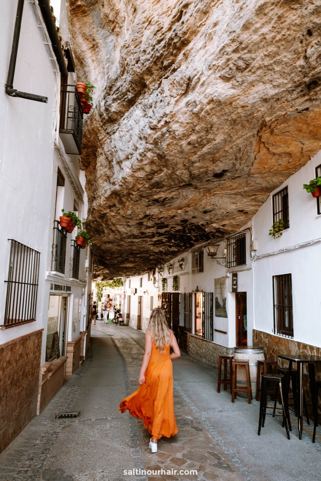 Ấn tượng thị trấn đ&aacute; đ&egrave;: X&acirc;y nh&agrave; kh&ocirc;ng cần lợp m&aacute;i, m&aacute;t rười rượi giữa nắng n&oacute;ng gay gắt - Ảnh 6.