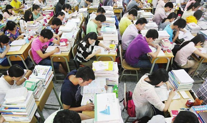 Con được nhận v&agrave;o Đại học Thanh Hoa, b&agrave; mẹ gi&uacute;p con dọn dẹp ph&ograve;ng mới hiểu l&yacute; do v&igrave; sao - Ảnh 2.