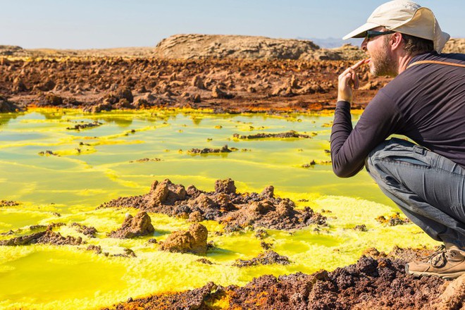 Suối địa nhiệt Dallol: Kỳ quan độc đáo có một không hai trên Trái đất, đẹp nhưng nguy hiểm - Ảnh 2.