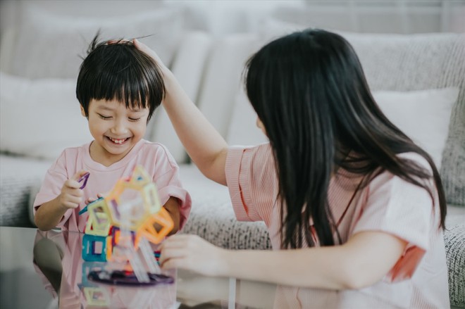 Muốn con c&aacute;i giỏi giang trong tương lai, cha mẹ n&ecirc;n n&oacute;i những c&acirc;u n&agrave;y mỗi ng&agrave;y - Ảnh 1.