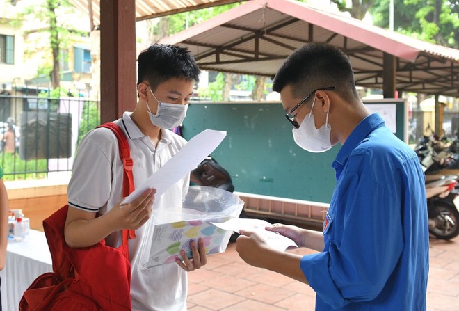 Lộ đề Sinh tốt nghiệp THPT 2021: Lợi dụng lỗ hổng tuồn đề thi cho người nh&agrave; - Ảnh 2.