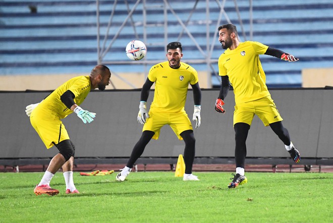 Cầu thủ Syria quẩy theo nhạc trên đường ra sân tập, thoải mái trước trận gặp ĐT Việt Nam - Ảnh 13.