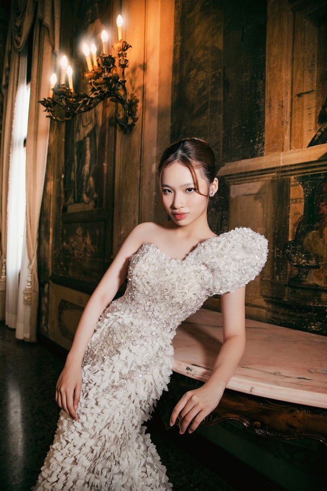 Mẫu nh&iacute; 14 tuổi Bảo H&agrave; tr&igrave;nh diễn c&ugrave;ng H&rsquo;Hen Ni&ecirc;, Tiểu Vy trong show thời trang - Ảnh 6.