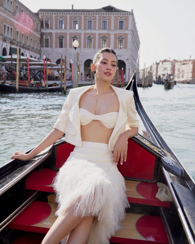 T&aacute;o bạo khoe nội y ở &Yacute;, Hoa hậu Tiểu Vy được nhắc nhở: K&iacute;n đ&aacute;o sẽ đẹp hơn - Ảnh 2.