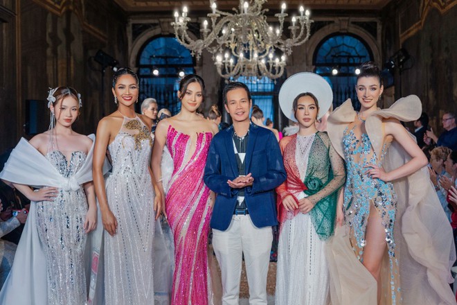 Mẫu nh&iacute; 14 tuổi Bảo H&agrave; tr&igrave;nh diễn c&ugrave;ng H&rsquo;Hen Ni&ecirc;, Tiểu Vy trong show thời trang - Ảnh 5.