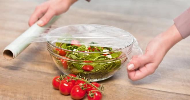 Cho một b&aacute;t nước v&agrave;o tủ lạnh, h&agrave;nh động tưởng v&ocirc; nghĩa nhưng sẽ gi&uacute;p gia chủ tiết kiệm tiền - Ảnh 3.