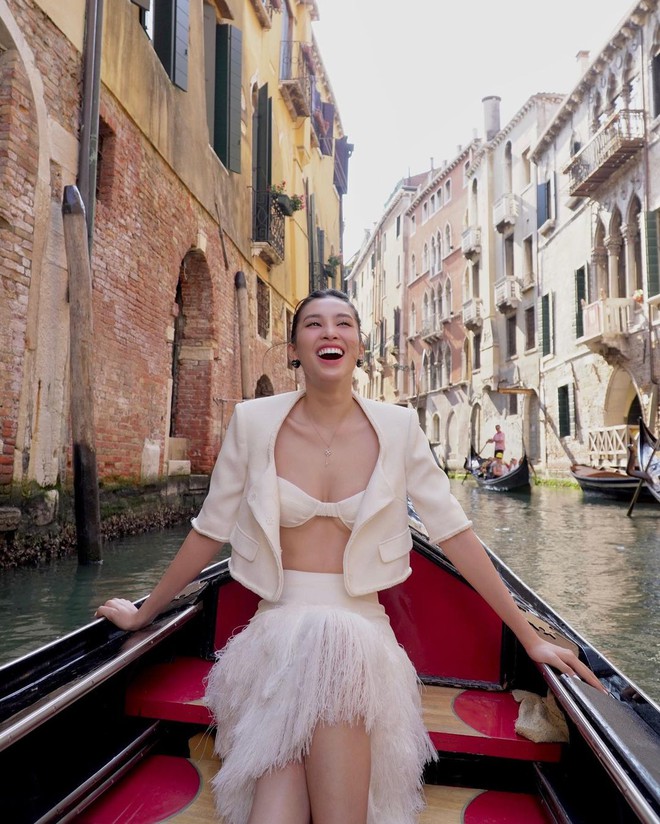 T&aacute;o bạo khoe nội y ở &Yacute;, Hoa hậu Tiểu Vy được nhắc nhở: K&iacute;n đ&aacute;o sẽ đẹp hơn - Ảnh 1.