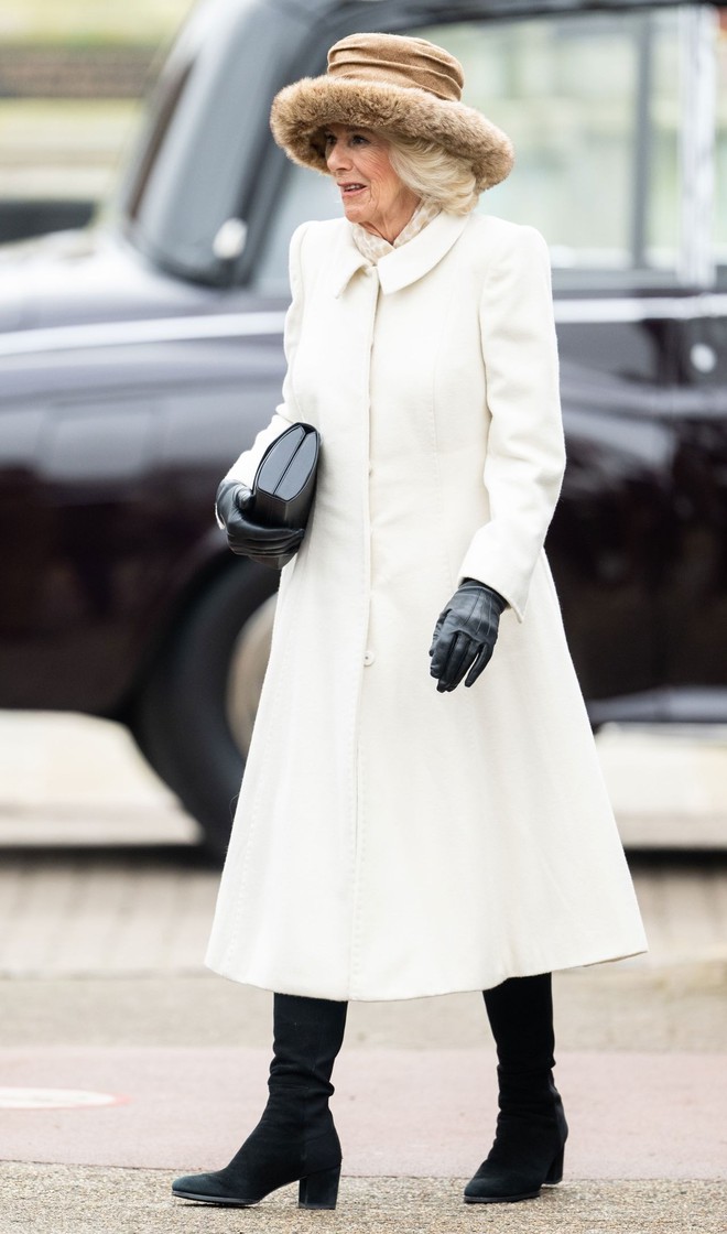 Ngoại hình Hoàng hậu Camilla trong hơn 4 thập kỷ qua - Ảnh 23.