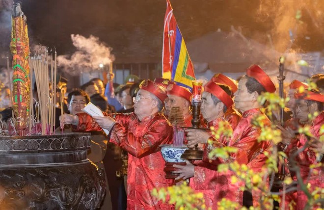 Khách Tây tò mò đi tìm điểm hình bàn cờ tướng trên bản đồ: Là nơi thu hút đông du khách bậc nhất ở Nam Định - Ảnh 3.