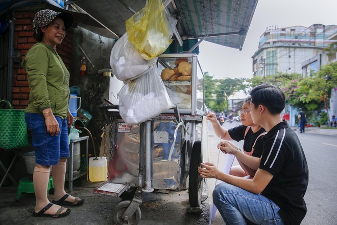 Hành trình vẽ hạnh phúc cho những gánh hàng rong - Ảnh 2.