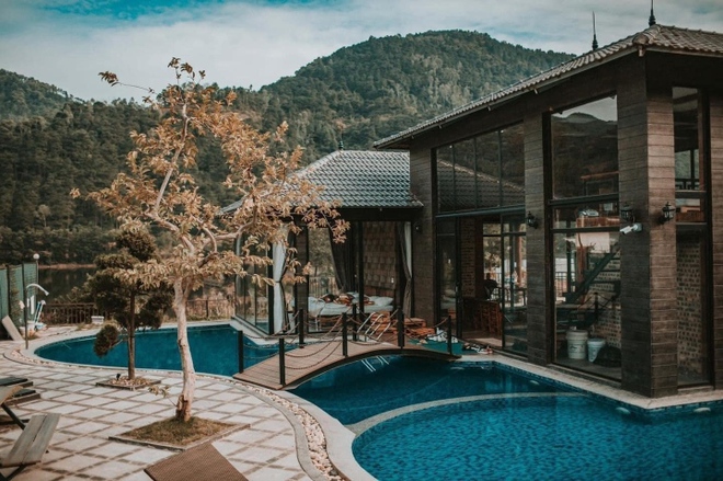 Gi&aacute; tour, v&eacute; m&aacute;y bay giảm nhiệt, kh&aacute;ch vẫn thờ ơ: Du lịch buồn giữa m&ugrave;a cao điểm - Ảnh 2.