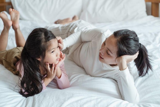 C&aacute;ch chia sẻ cởi mở gi&uacute;p con kh&ocirc;ng chống đối - Ảnh 2.
