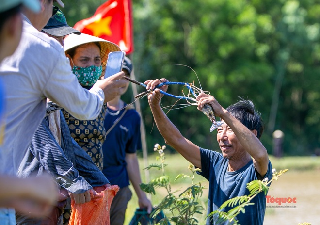 Hàng chục Cây Nơm nhân dân xuống bàu Rồng để bắt cá vào Tết Đoan Ngọ - Ảnh 12.