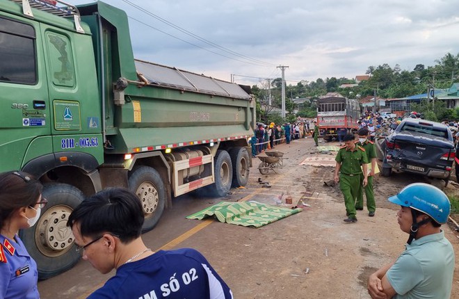 Vụ xe tải t&ocirc;ng 3 người chết tại chỗ: L&agrave;m r&otilde; tr&aacute;ch nhiệm của đơn vị thi c&ocirc;ng - Ảnh 1.