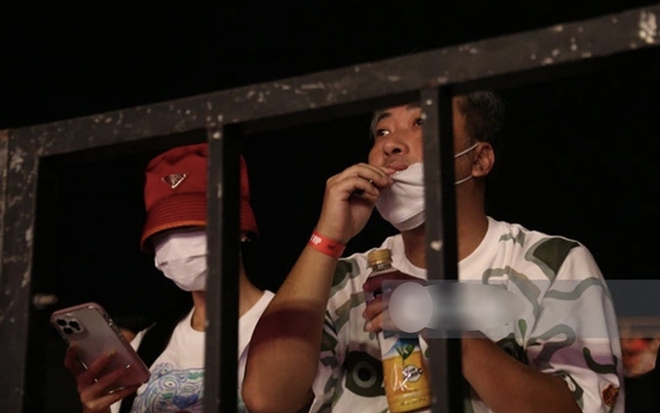 B&ugrave;i Lan Hương v&agrave; đạo diễn Nguyễn Quang Dũng từng hẹn h&ograve; xem show Mỹ T&acirc;m m&agrave; kh&ocirc;ng ai hay - Ảnh 1.